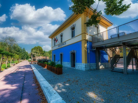 博尔戈车站自行车旅馆