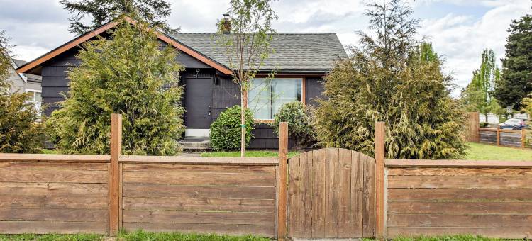 距翡翠唐斯3英里：宠物友好之家(3 Mi to Emerald Downs: Pet-friendly Home)图片