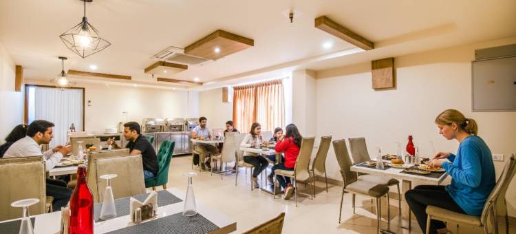 法布酒店尊贵皇家城堡-科印巴托北火车站附近(FabHotel Prime Royal Castle - Nr Coimbatore North Railway Station)图片