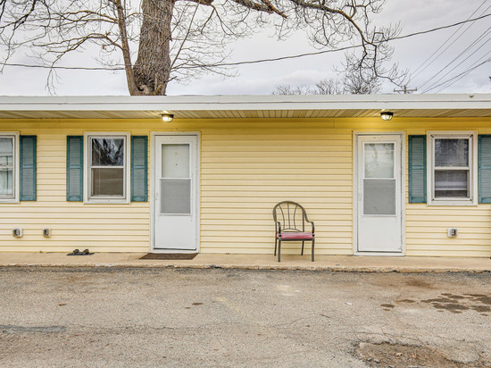 距莱斯湖州立公园5英里：莱克米尔斯开间