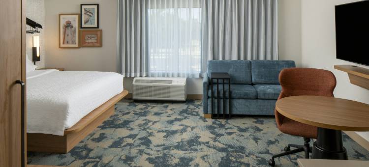 希尔顿旗下欢朋酒店，位于海湾港海滩大道(Hampton Inn by Hilton Gulfport Beach Boulevard)图片