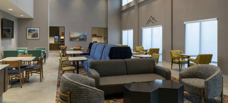 希尔顿欢朋酒店及套房巴克艾凤凰城(Hampton Inn & Suites by Hilton Buckeye Phoenix)图片