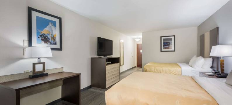 亨茨维尔研究园区凯艺套房酒店(Quality Inn & Suites Huntsville Research Park Area)图片