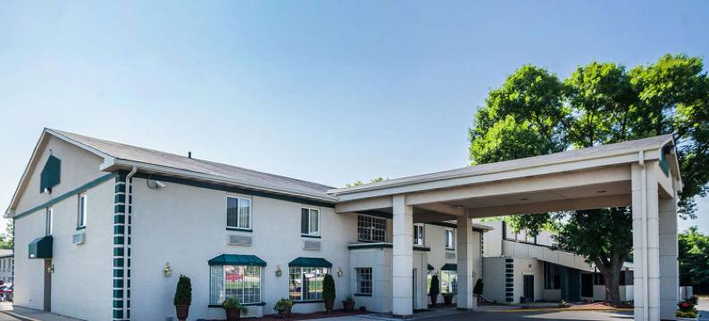 德梅因品质酒店及套房-默尔海路(Quality Inn & Suites des Moines - Merle Hay Road)图片