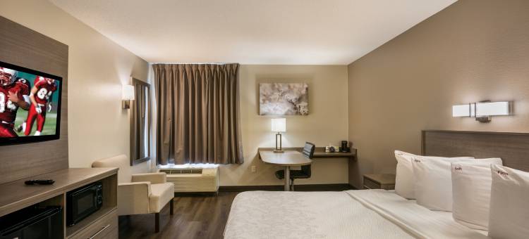 波士顿洛根红顶Plus酒店(Red Roof Plus+ Boston - Logan)图片