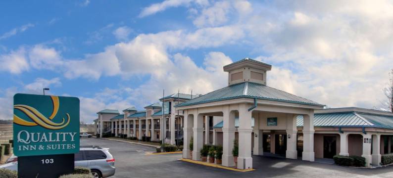 品质酒店及套房克林顿 - 杰克逊西(Quality Inn & Suites Clinton - Jackson West)图片