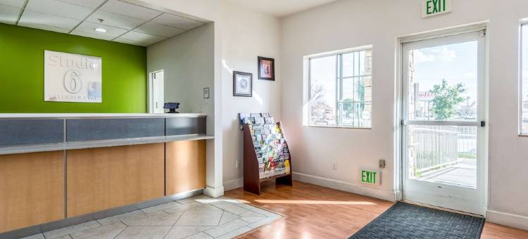 贝克斯菲尔德6号公寓式酒店(Studio 6 Bakersfield, CA)图片