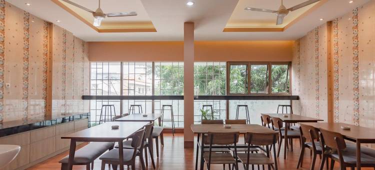 红多兹普拉斯酒店-井里汶市中心(RedDoorz Plus @ Cirebon City Center)图片