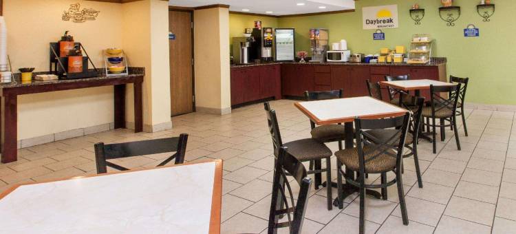 麦迪逊高地戴斯套房酒店(Days Inn & Suites by Wyndham Madison Heights MI)图片