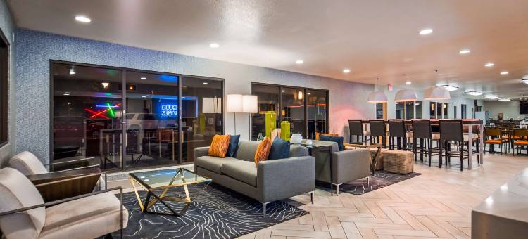 Best Western InnSuites Phoenix Hotel  Suites图片