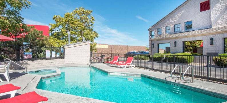 阿尔伯克基机场华美达酒店(Ramada by Wyndham Albuquerque Airport)图片