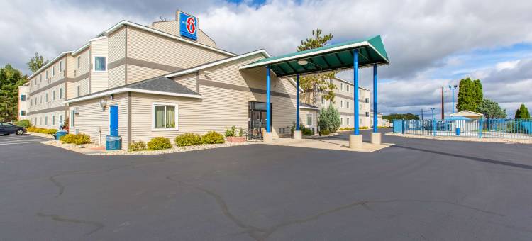 威斯康星巴拉布 - 德尔顿湖 6 号汽车旅馆(Motel 6 Baraboo, WI - Lake Delton)图片