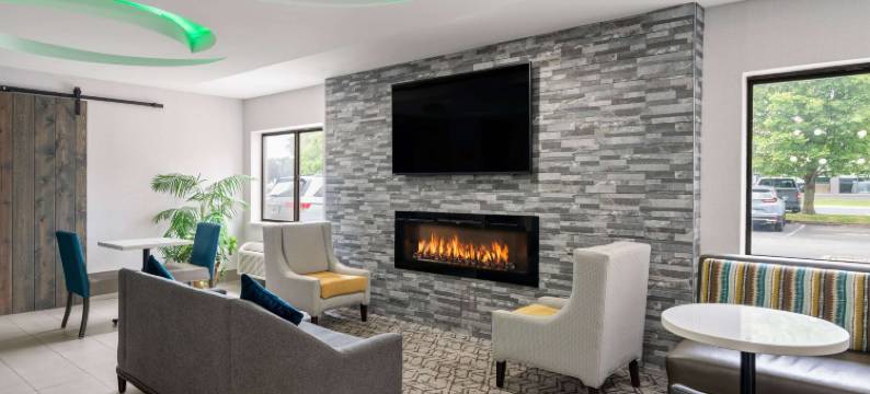 印第安纳波利斯机场行政公路拉昆塔温德姆酒店(La Quinta Inn by Wyndham Indianapolis Airport Executive Dr)图片