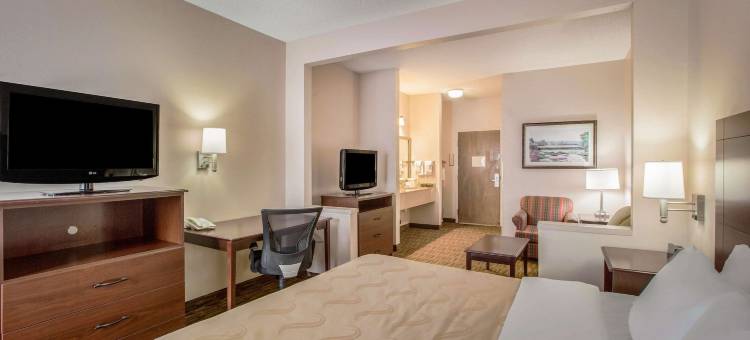 劳伦斯大学区凯艺套房酒店(Quality Inn & Suites Lawrence - University Area)图片