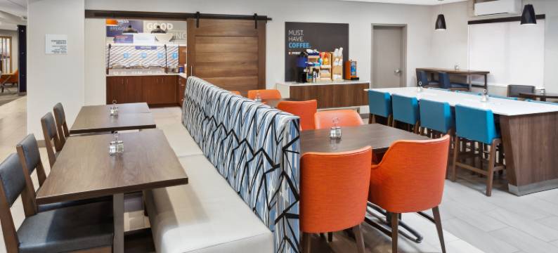 Holiday Inn Express 克利夫兰机场 - 布鲁克公园(Holiday Inn Express CLEVELAND AIRPORT - BROOK PARK by IHG)图片