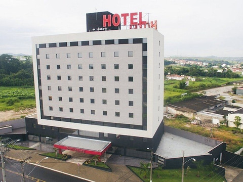 Summit 萨卡帕瓦套房酒店