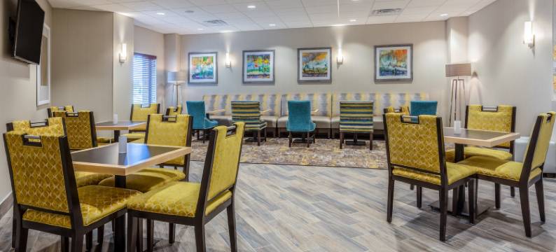 伯灵顿欢朋套房酒店(Hampton Inn & Suites Burlington)图片