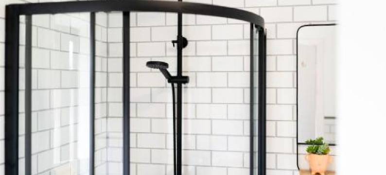 中心石头的希瑟伍德小屋(Heatherwood Cottage)图片