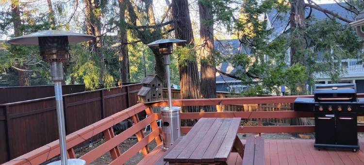 山间静居木屋，带围栏庭院、游戏室，停车方便(Mountain Cabin Retreat Fenced Yard Game Room Easy Parking)图片