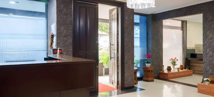 红多兹酒店-近力宝西卡朗城市步行街(RedDoorz Near City Walk Lippo Cikarang)图片