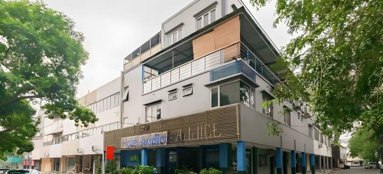 红多兹酒店-近力宝西卡朗城市步行街(RedDoorz Near City Walk Lippo Cikarang)图片