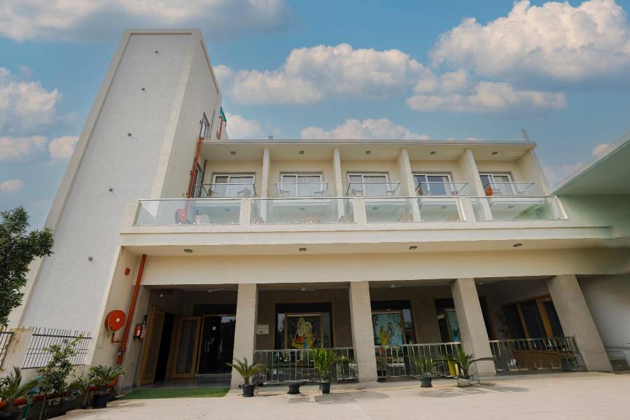 Hotel Mukut Mani