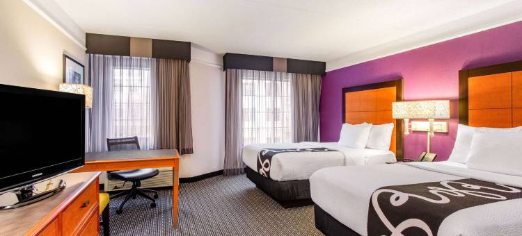 罗利达勒姆机场拉昆塔温德姆套房酒店(La Quinta Inn & Suites by Wyndham Raleigh Durham Airport)图片