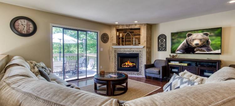 由HoneyBearCabins经营的鹿与鹿(Deer & Doe by HoneyBearCabins)图片