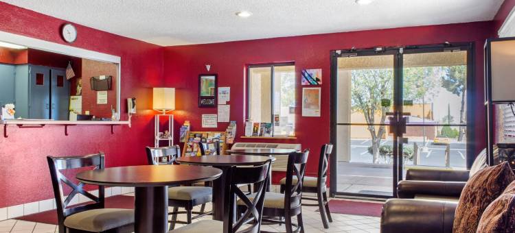 瓦朱卡堡罗德威酒店(Rodeway Inn Near Ft Huachuca)图片