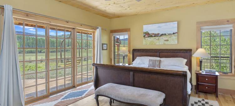 Expansive Deck and Breathtaking Views - Stunning Craftsman Retreat图片