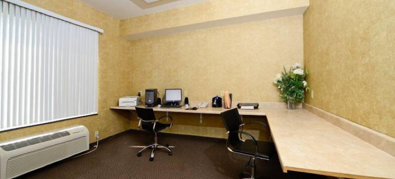 宾夕法尼亚-俄亥俄贝斯特韦斯特套房酒店(Best Western Penn-Ohio Inn  Suites)图片