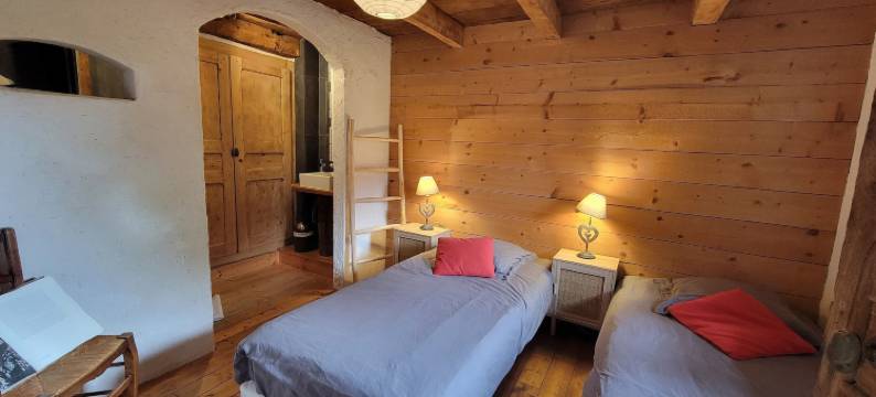 拉格朗日(La Grange)图片