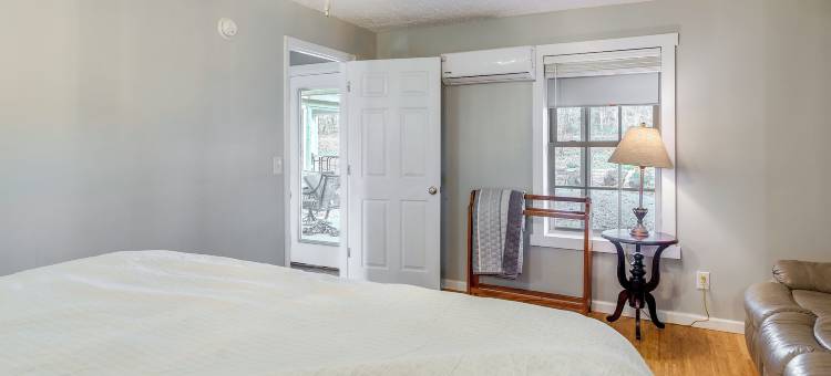 宁静的罗素泉家 w/ 火坑 & 池塘！(Peaceful Russell Springs Home w/ Fire Pit & Pond!)图片