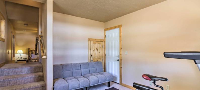 吹口哨的森林小屋：草地景观+燃气烧烤架!(Whistling Woods Cabin Meadow Views and Gas Grill!)图片