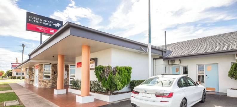 夜帽马与骑手酒店(Nightcap at Horse and Jockey Hotel)图片