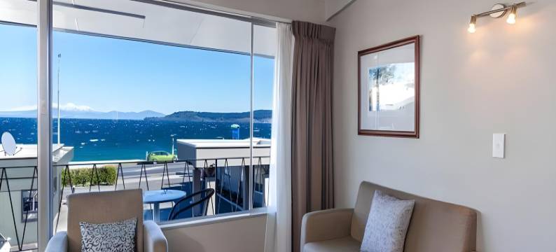 双峰湖滨酒店(Twin Peaks Lakeside Inn)图片