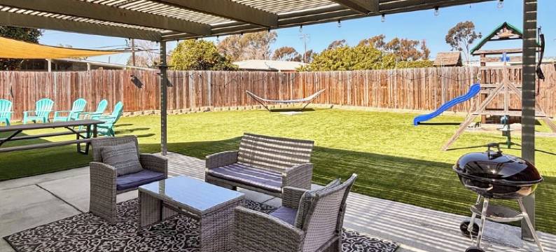 Fun Family Home Minutes to Beach & Legoland with Huge Backyard and a Playground图片