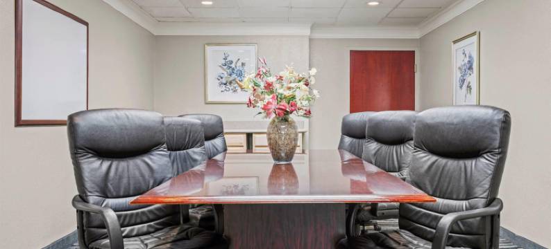 麦迪逊维尔温德姆呗盟套房酒店(Baymont by Wyndham Madisonville)图片