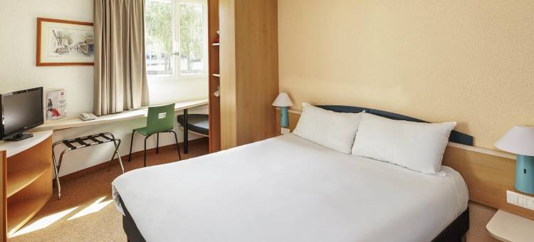 宜必思沙特尔西卢斯酒店(Ibis Chartres Ouest Lucé)图片