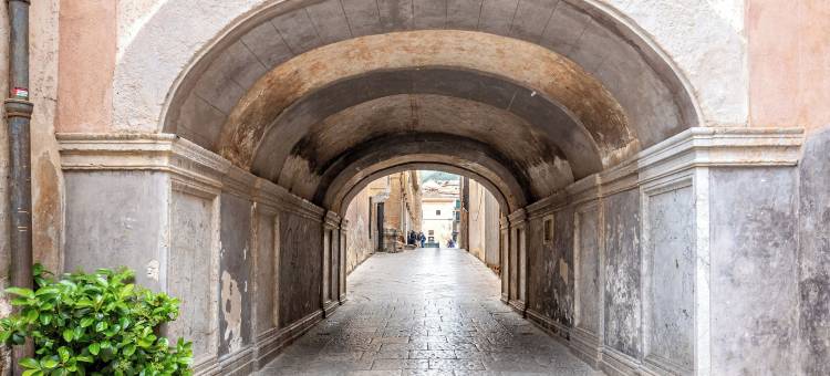 Wonderful Italy 的艾维科利夏姆布拉小巷(Ai Vicoli Ciambra's Alley by Wonderful Italy)图片