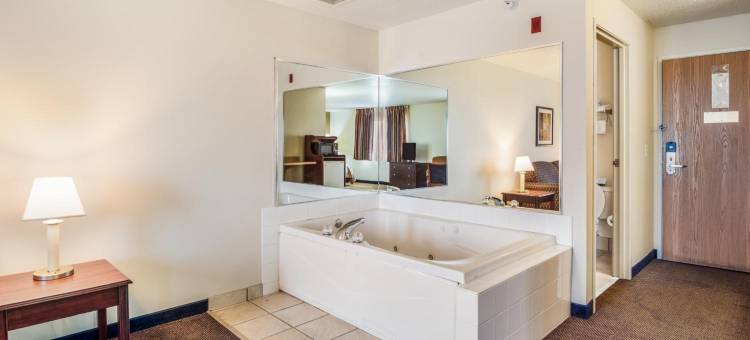 埃尔德里奇达文波特北凯艺套房酒店(Quality Inn & Suites Eldridge Davenport North)图片