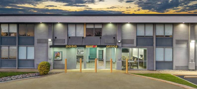 温德姆速8酒店-沃斯堡娱乐区(Super 8 by Wyndham Fort Worth Entertainment District)图片