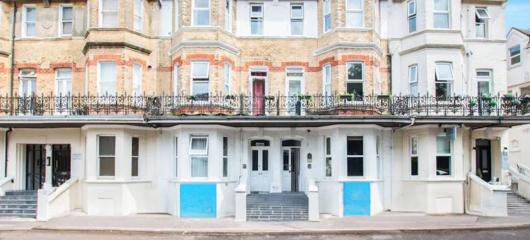 OYO The Lodge Bournemouth Standard Twin Room图片