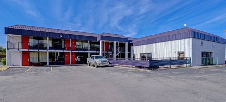 罗德威酒店(Capital O Travelers Inn Lawton Fort Sill)图片