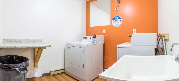 卑诗省纳尔逊堡 6 号汽车旅馆(Motel 6 Fort Nelson, BC)图片