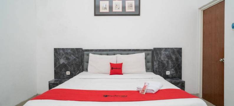 红多兹酒店@泗水苏科马马农格尔(RedDoorz at Sukomanunggal Surabaya)图片