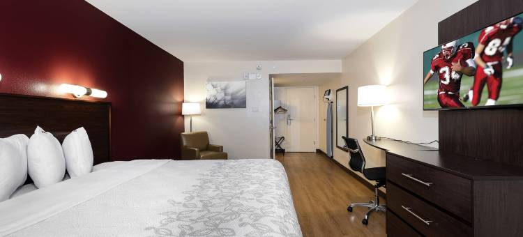 塔斯卡卢萨大学红顶PLUS酒店(Red Roof Plus+ Tuscaloosa - University)图片