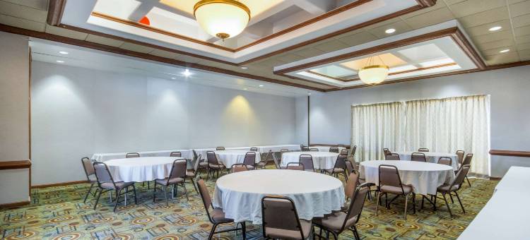 堪萨斯城品质酒店及套房 - 独立城I-70公路东(Quality Inn & Suites Kansas City - Independence I-70 East)图片