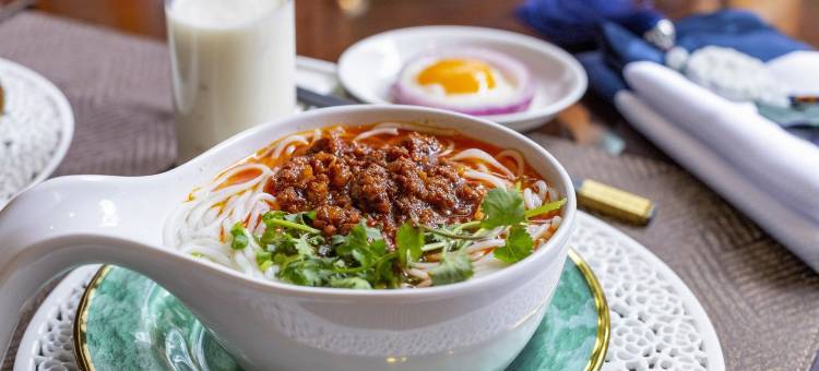 月半湾设计师民宿(七一街八一上段1号分店)图片