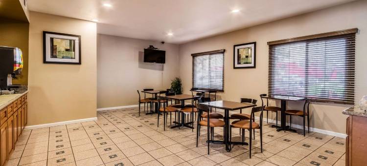 弗雷斯诺近大学凯艺酒店(Quality Inn Fresno Near University)图片